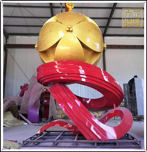 中國結(jié)雕塑價格.jpg