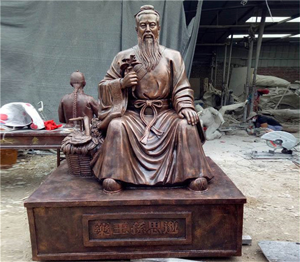 古代中醫(yī)名人銅像.jpg 古代中醫(yī)名人銅像.jpg