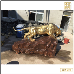 園林金錢(qián)豹銅雕塑