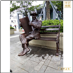 步行街座椅看報(bào)人物雕塑鑄造廠(chǎng) 