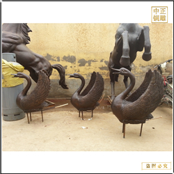 草坪商場(chǎng)銅天鵝擺件鑄造 草坪商場(chǎng)銅天鵝擺件鑄造